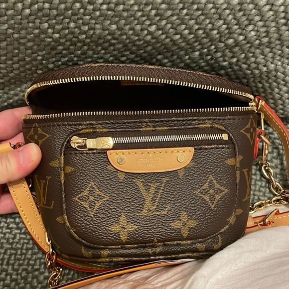 ❌SOLD OUT❌Louis Vuitton Monogram Mini Bumbag - Picture 9 of 10